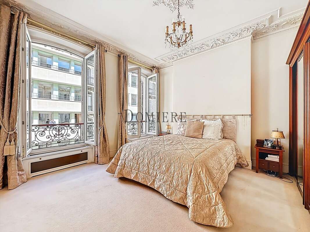 Appartement à PARIS-8E