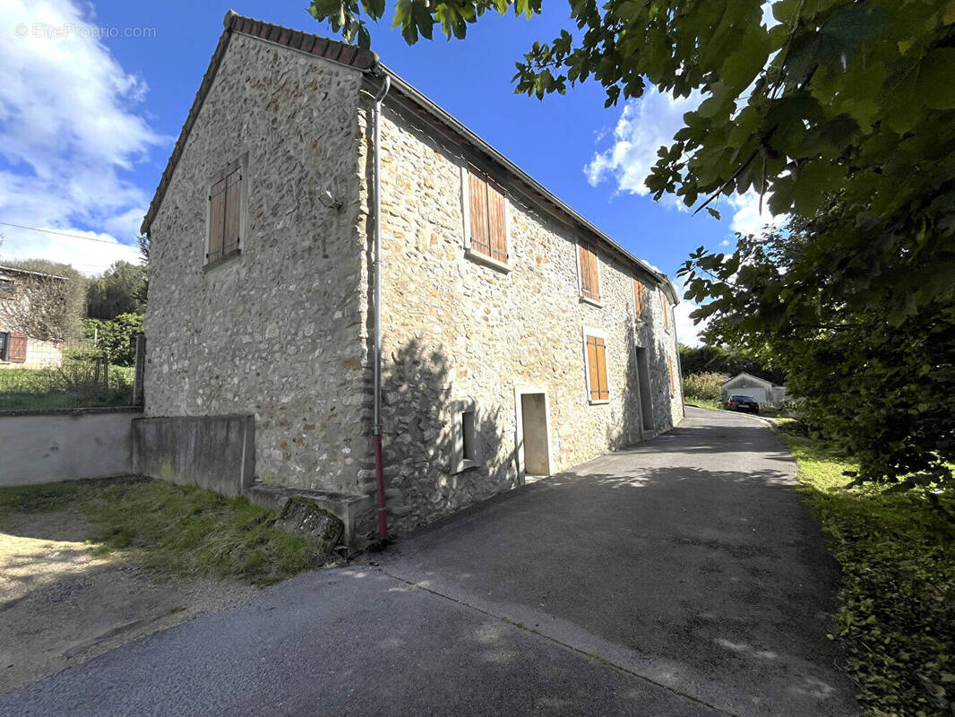 Maison à MONTREUIL-AUX-LIONS
