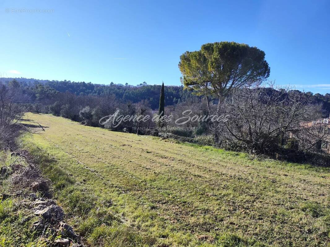 Terrain à VARAGES