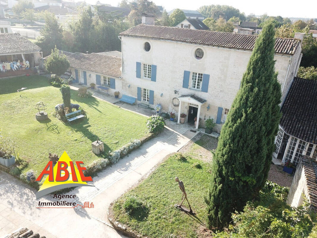 Photo 1 - Maison à LA CRECHE