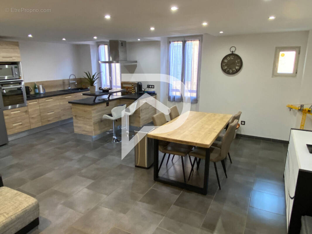 Appartement à TOURVES