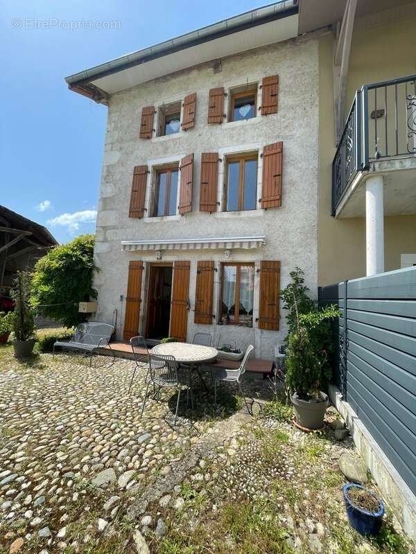 Maison à SAINT-GENIS-POUILLY