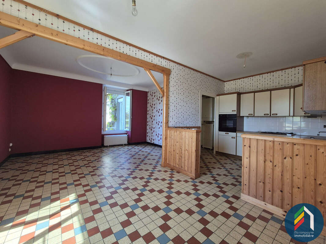 Maison à POUZAUGES