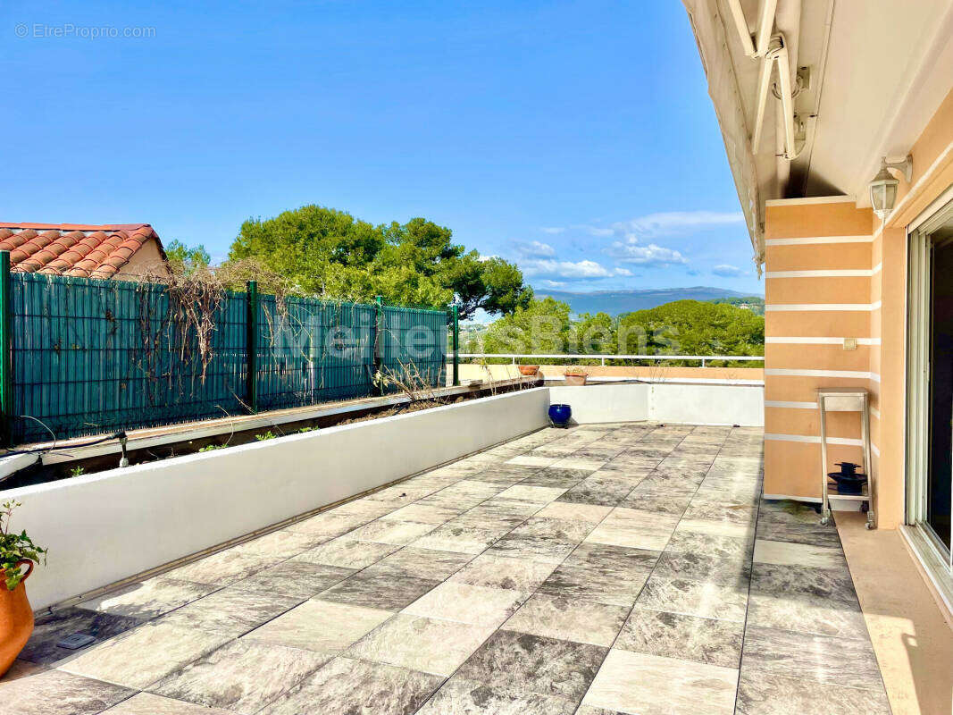 Appartement à LE CANNET