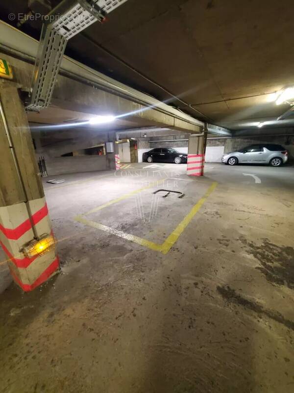 Parking à PARIS-15E