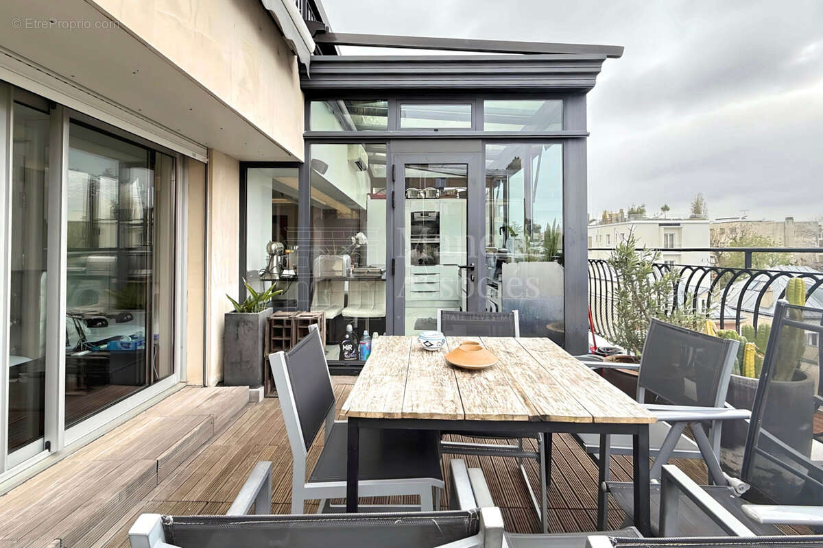 Appartement à NEUILLY-SUR-SEINE