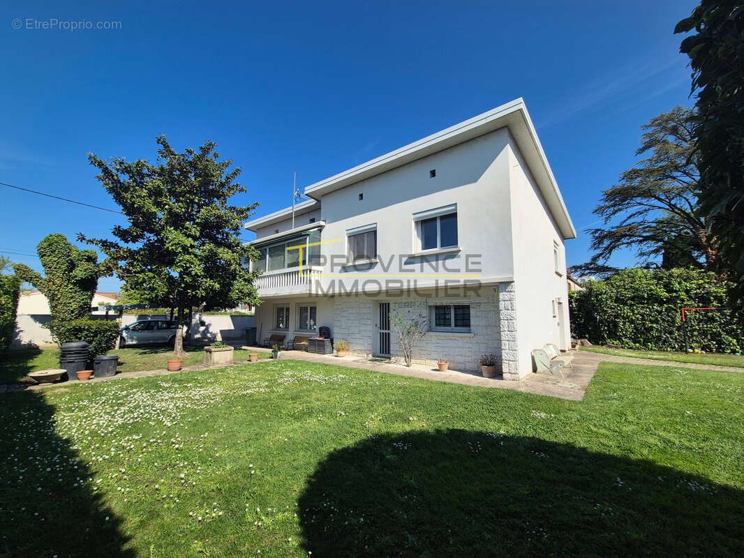 Maison à MONTELIMAR