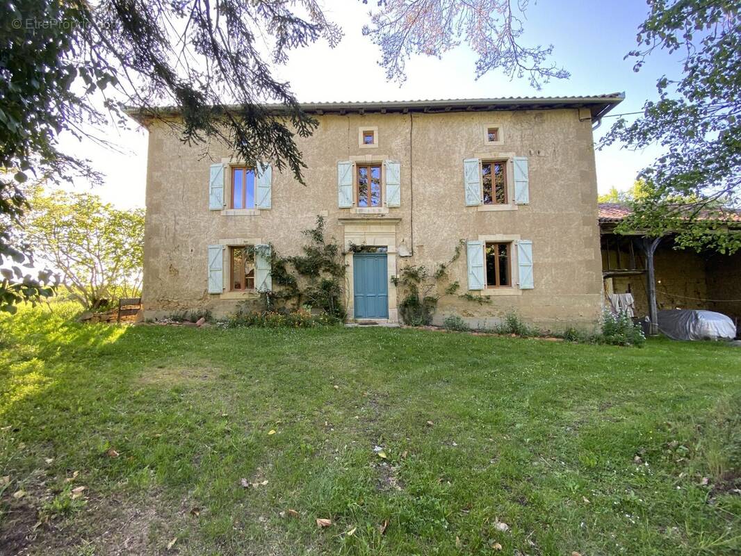 Maison à AURIGNAC