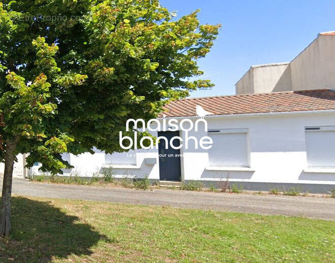 Maison à MOUTIERS-LES-MAUXFAITS