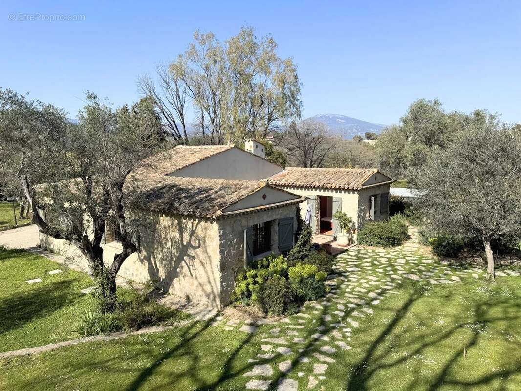 Maison à CHATEAUNEUF-GRASSE