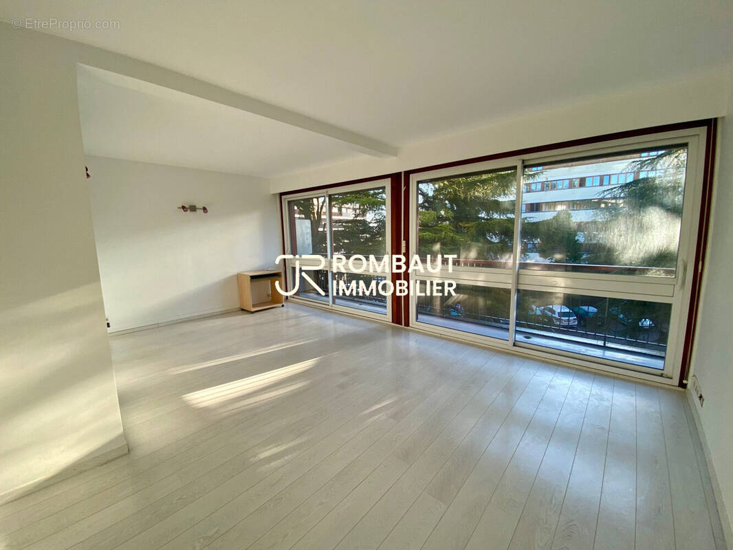 Appartement à LA CELLE-SAINT-CLOUD