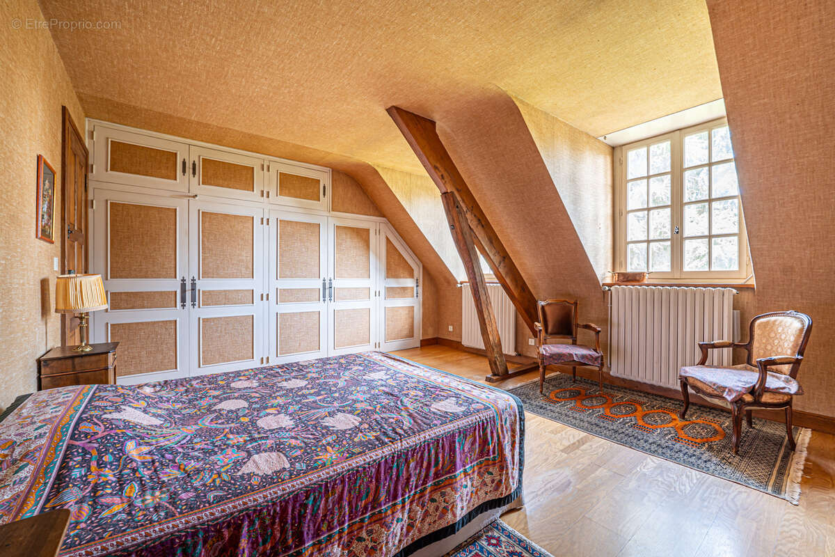 Maison à NEUVILLE-SUR-SARTHE