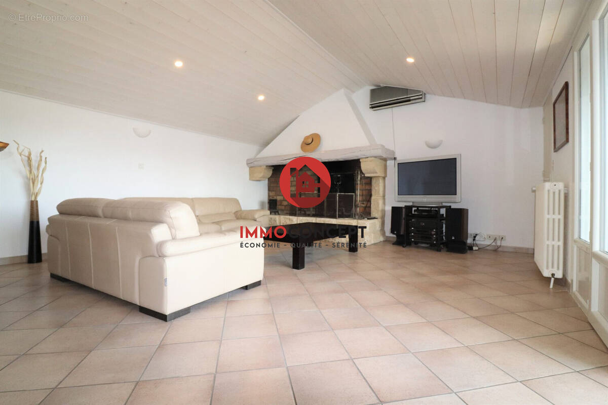 Appartement à LAUDUN-L&#039;ARDOISE