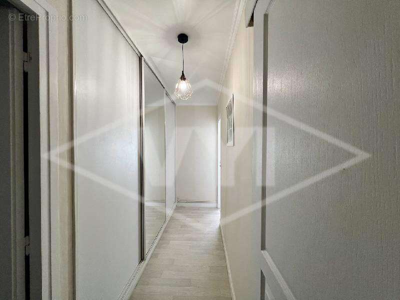 Appartement à COMBS-LA-VILLE