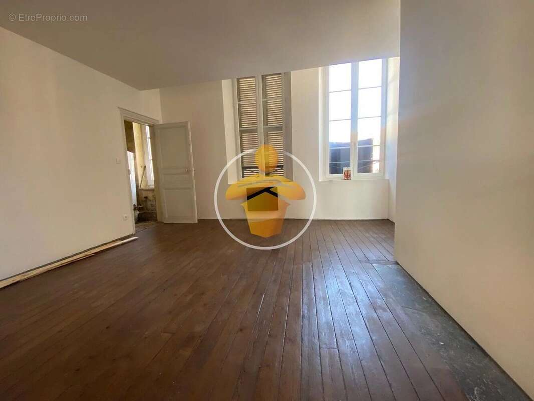 Maison à LA FERE