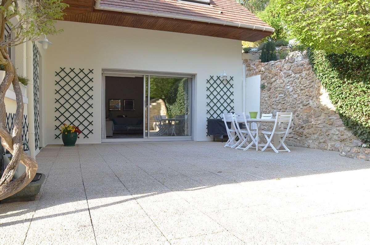 Maison à SAINT-REMY-LES-CHEVREUSE