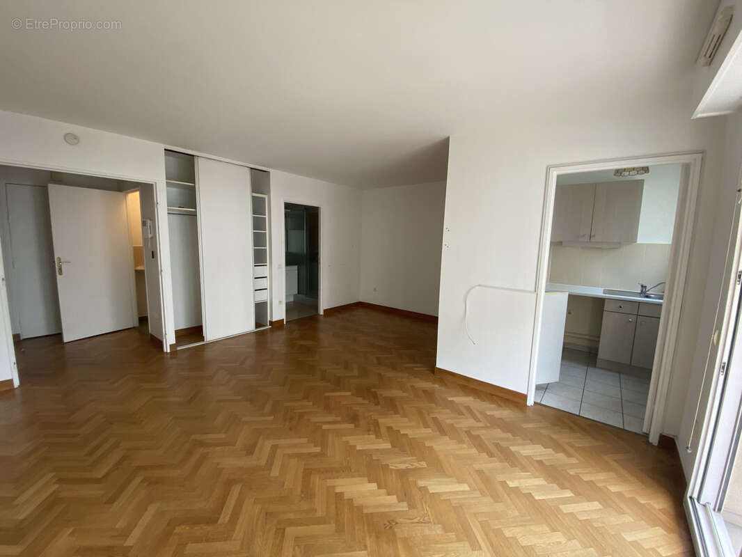 Appartement à ISSY-LES-MOULINEAUX