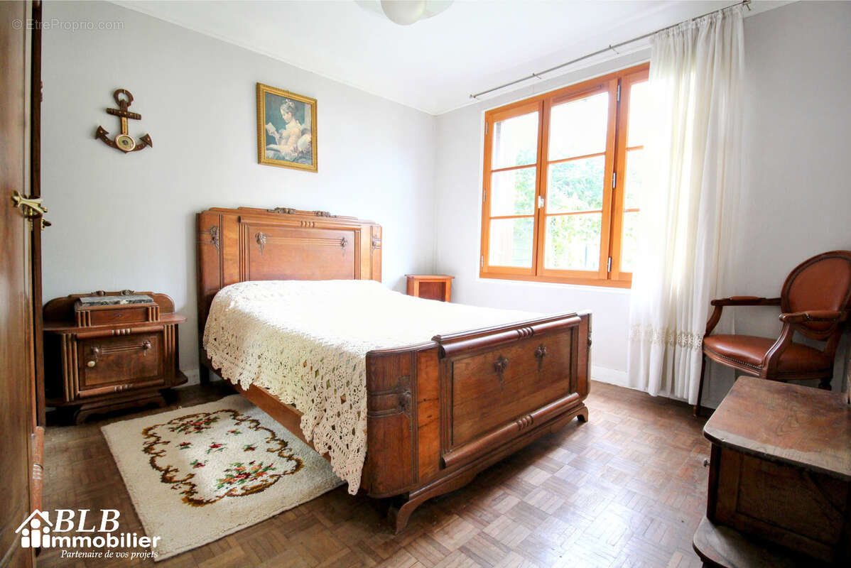 Maison à LE MESNIL-SAINT-DENIS