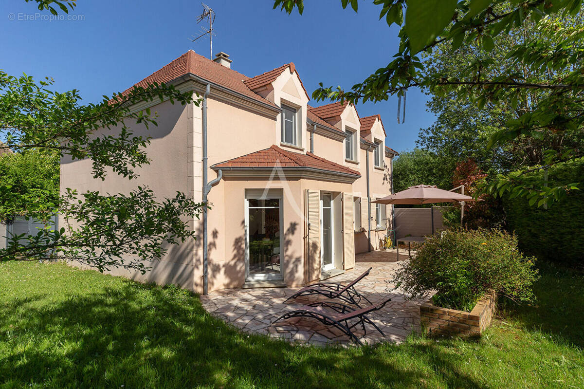 Maison à BUSSY-SAINT-GEORGES