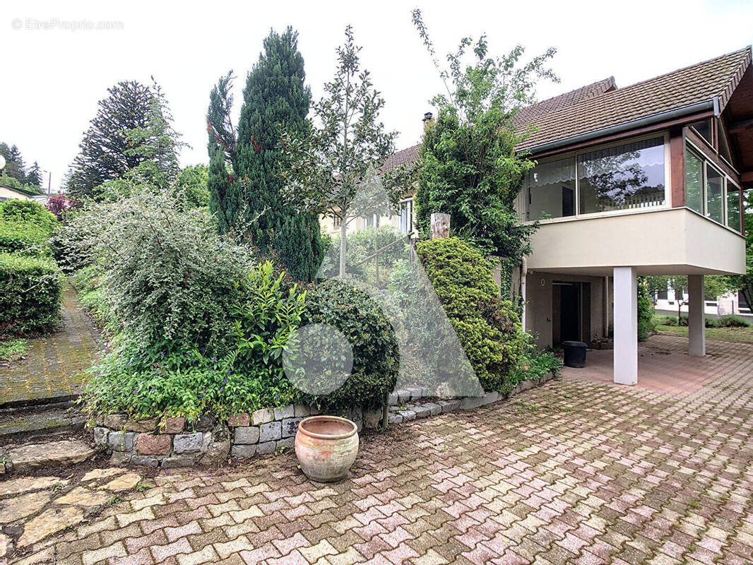Maison à SAINT-SYMPHORIEN-SUR-COISE