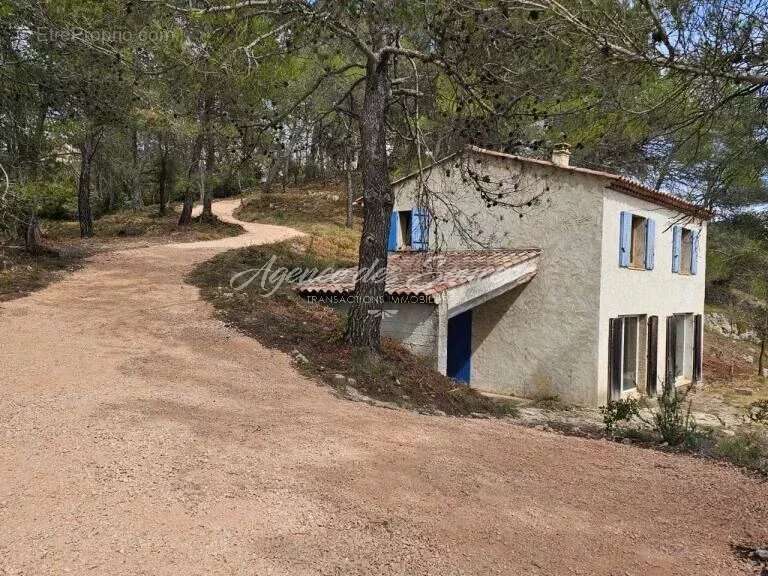 Maison à VARAGES