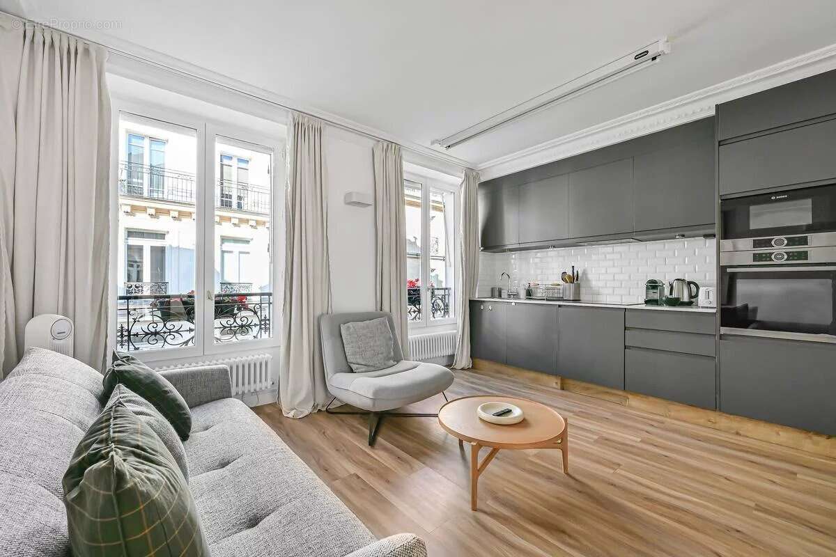 Appartement à PARIS-8E