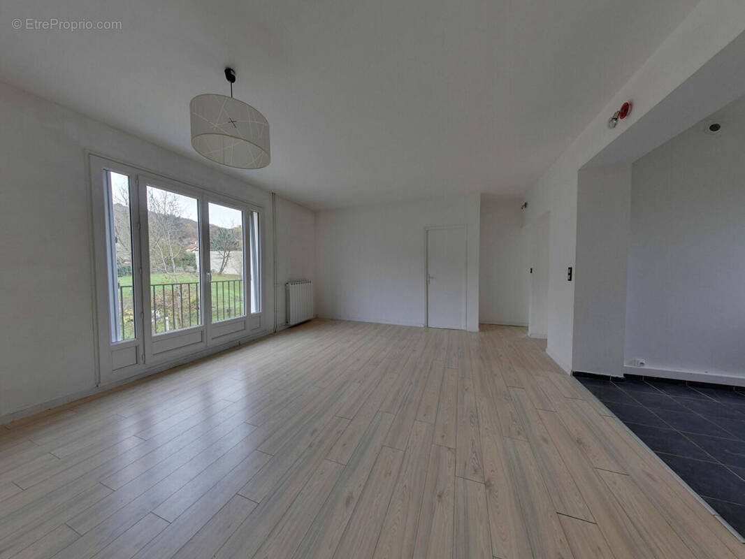 Appartement à SAINT-REMY-LES-CHEVREUSE
