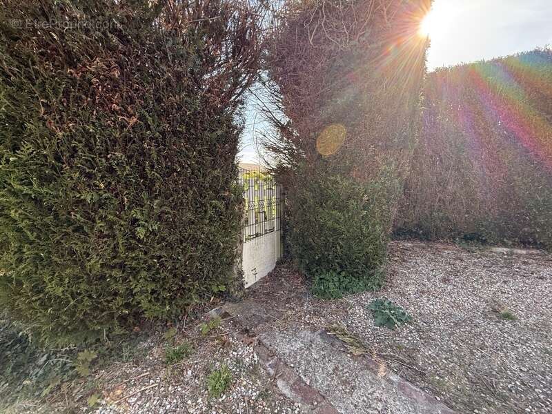 Maison à BUCHY