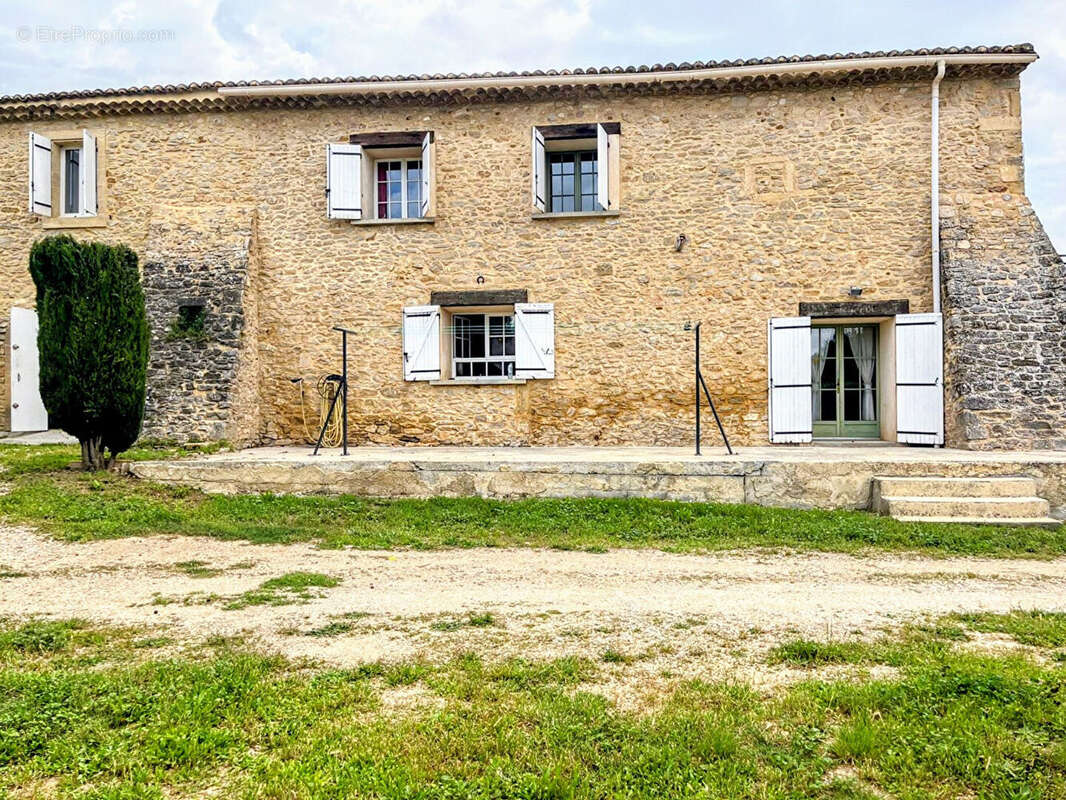 Maison à LAUDUN-L&#039;ARDOISE