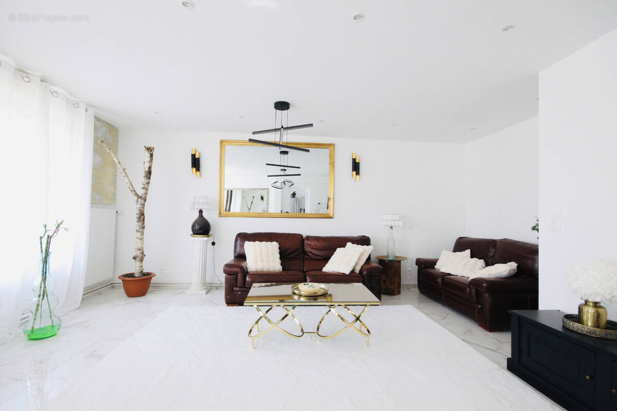 Appartement à SCY-CHAZELLES