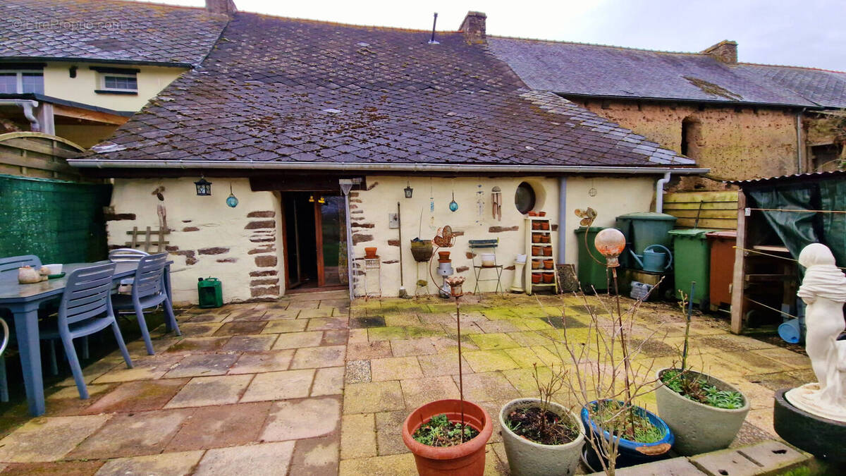 Maison à MENEAC