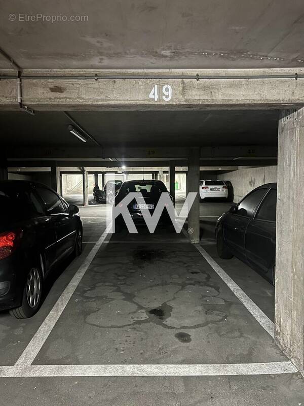 Parking à PARIS-20E