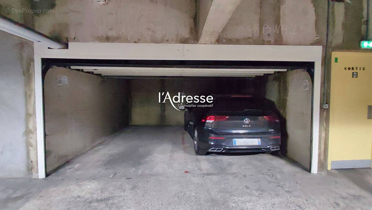 Parking à PARIS-15E