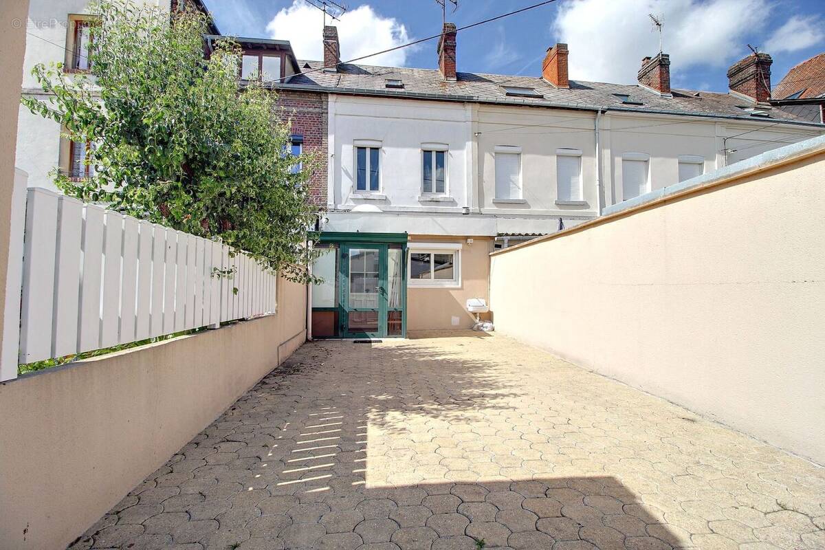 Maison à SAINT-ETIENNE-DU-ROUVRAY