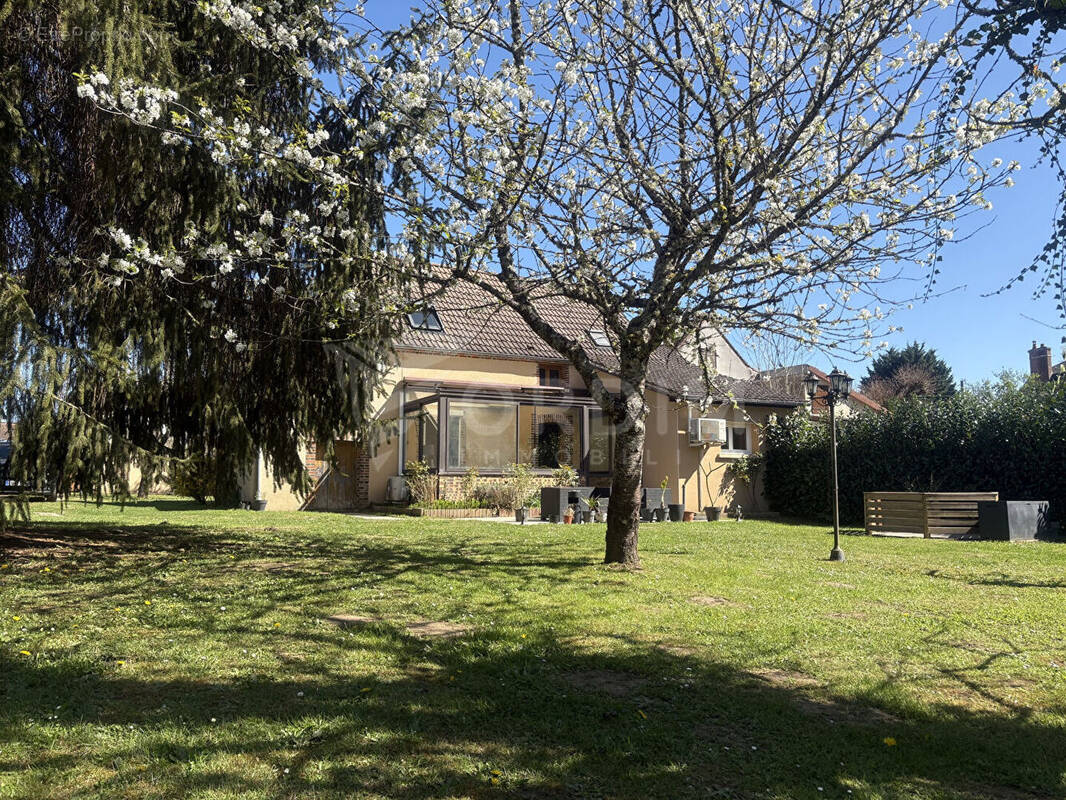Maison à TOUCY