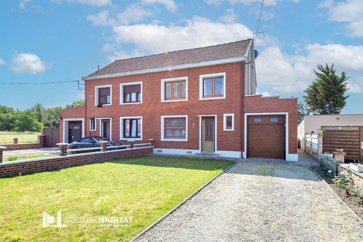Maison à QUAROUBLE