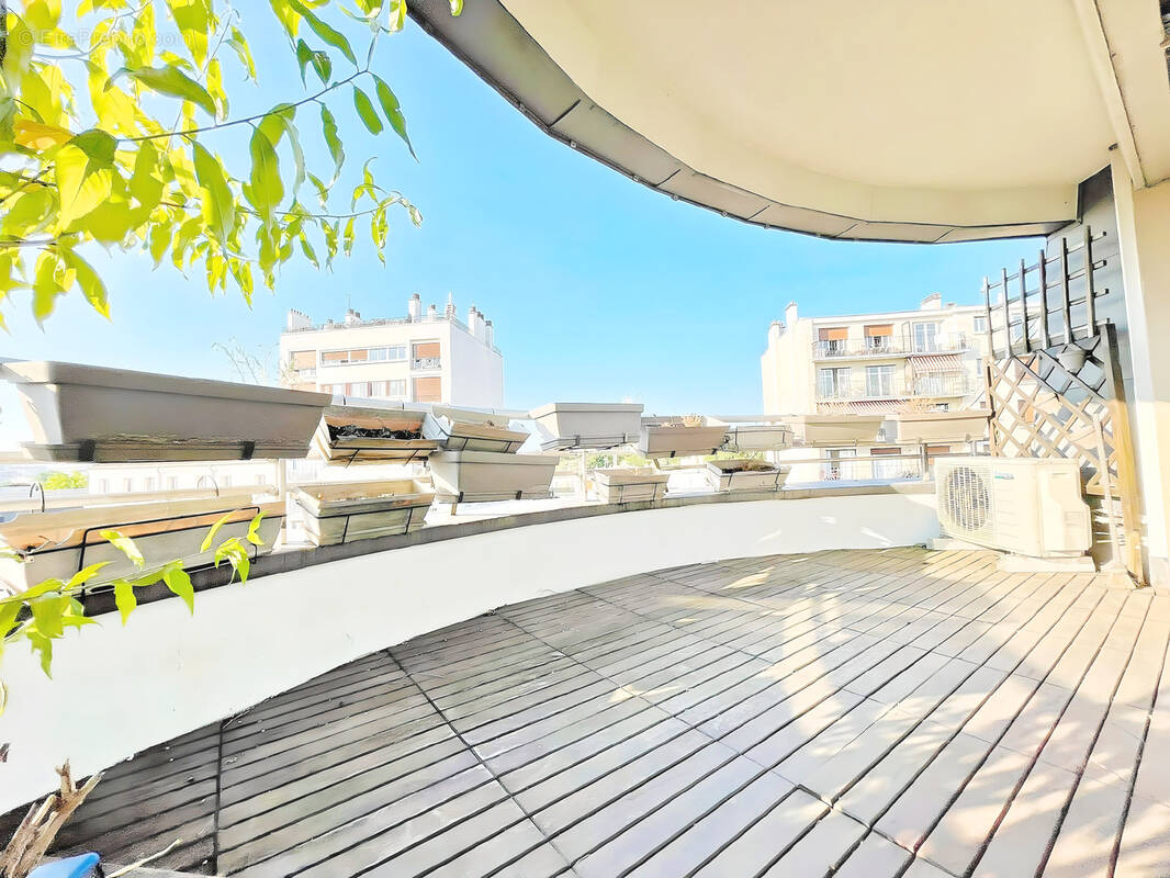 Appartement à CHARENTON-LE-PONT