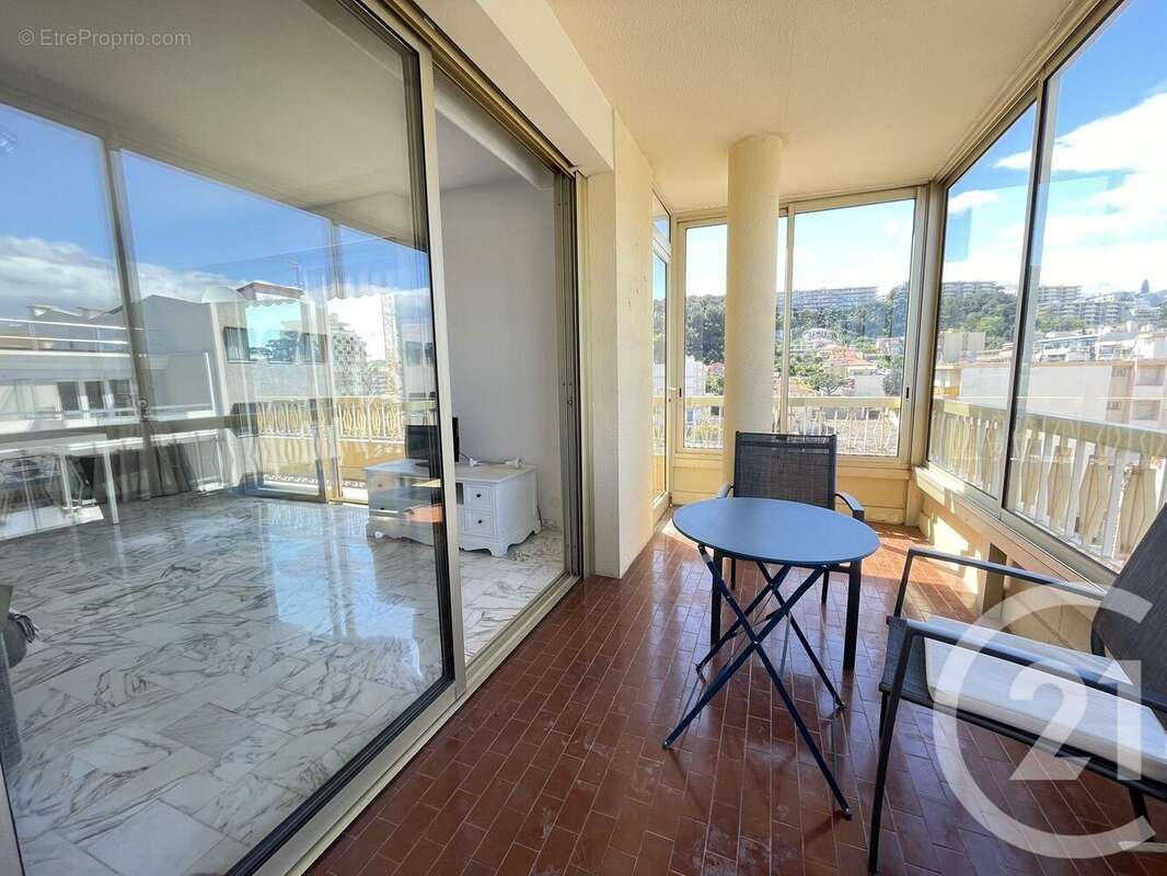 Appartement à SAINT-LAURENT-DU-VAR