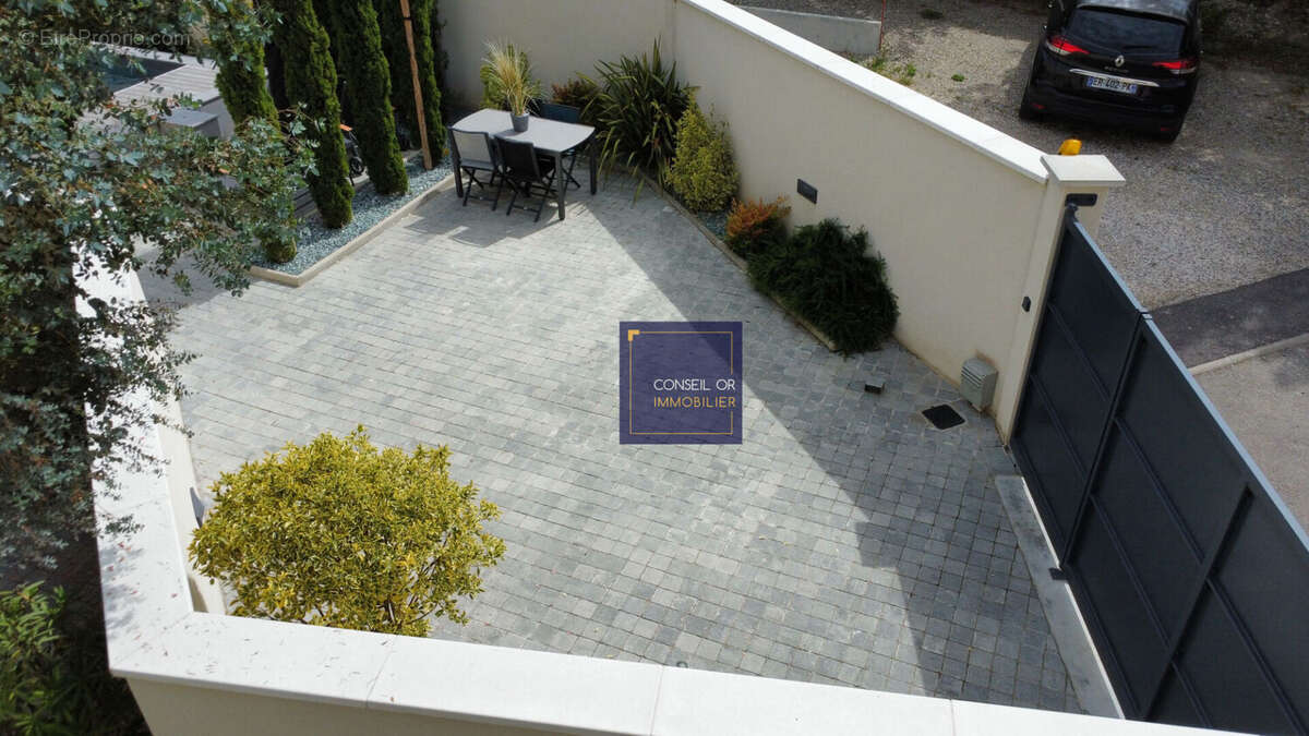 Appartement à SAINT-GENIS-LAVAL