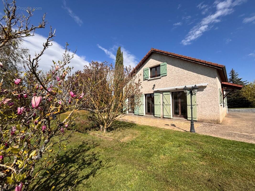 Maison à SAINT-SIMEON-DE-BRESSIEUX