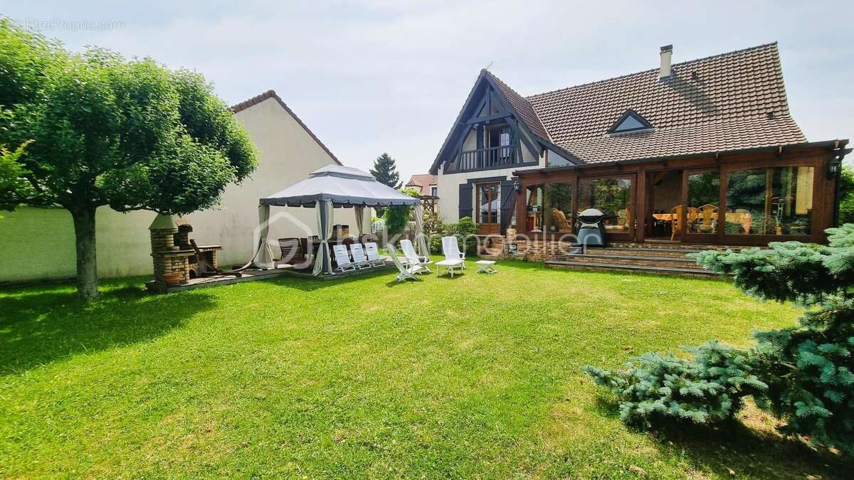 Maison à CHEVRY-COSSIGNY