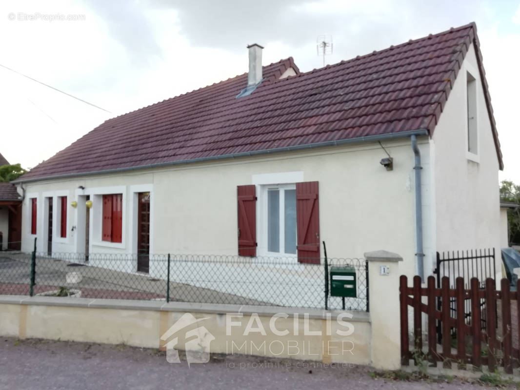 Maison à LA GUERCHE-SUR-L&#039;AUBOIS