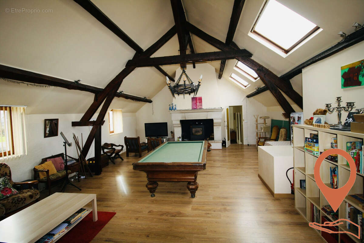 SALLE DE BILLARD - SALON ETAGE - Maison à CERNOY-EN-BERRY