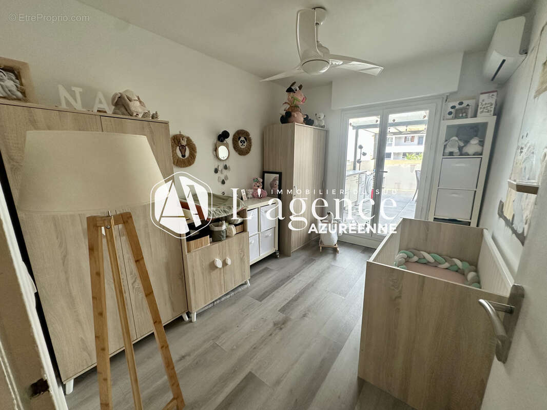 Appartement à SAINT-LAURENT-DU-VAR