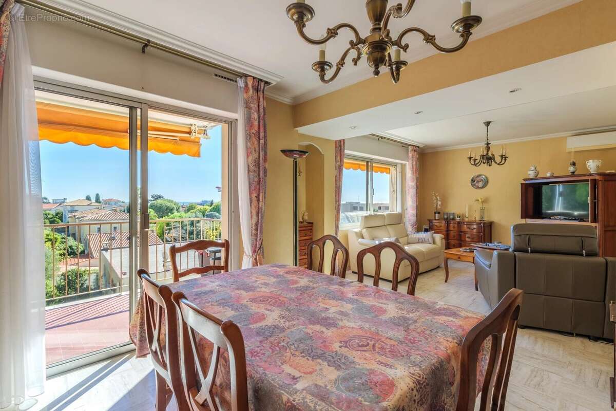 Appartement à SAINT-LAURENT-DU-VAR