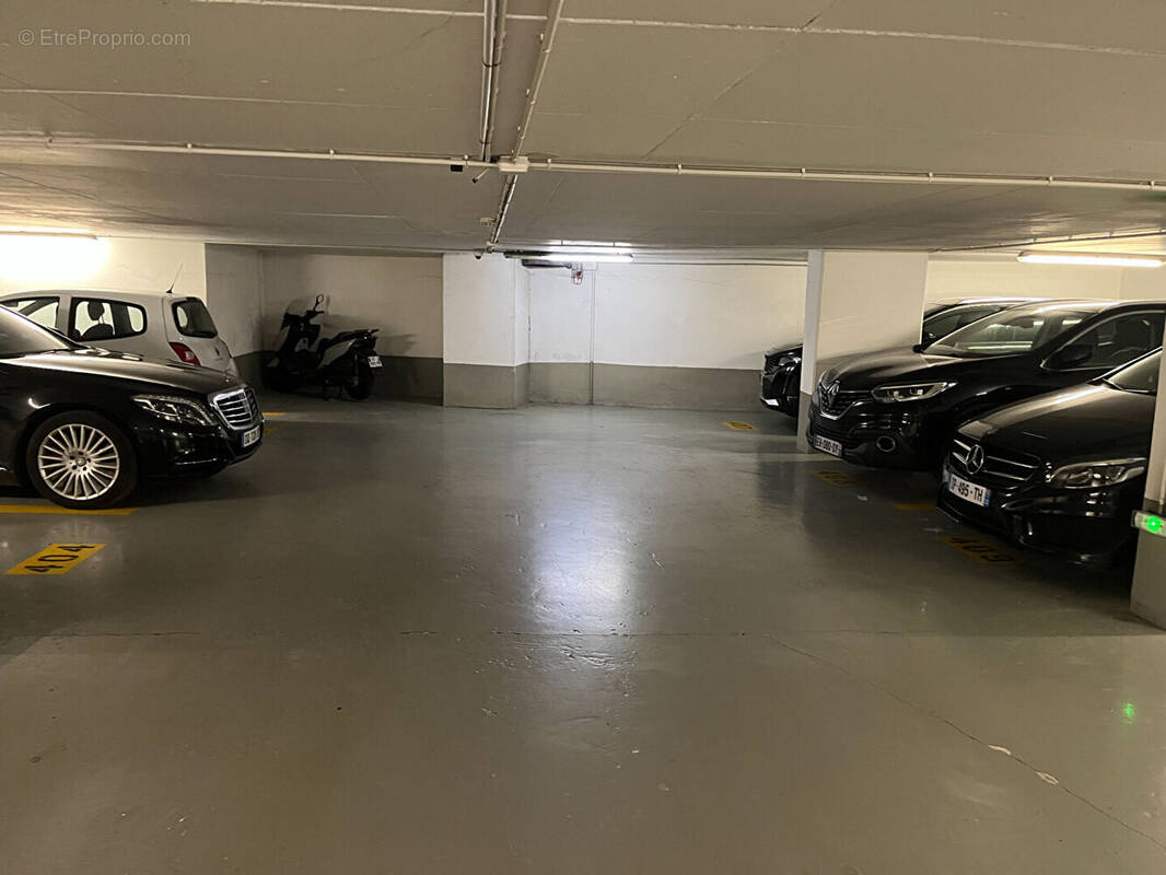 Parking à PARIS-6E