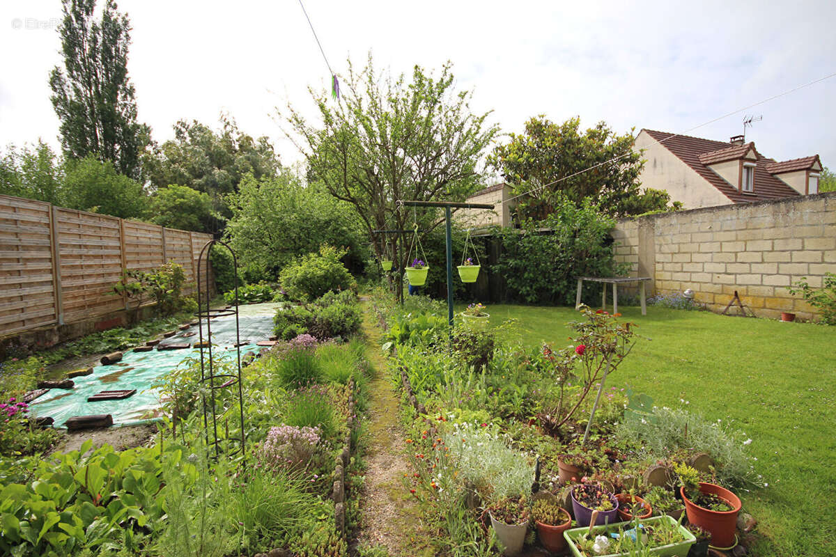 Maison à VERNEUIL-EN-HALATTE