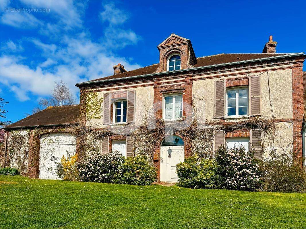 Maison à MARCILLY-LA-CAMPAGNE