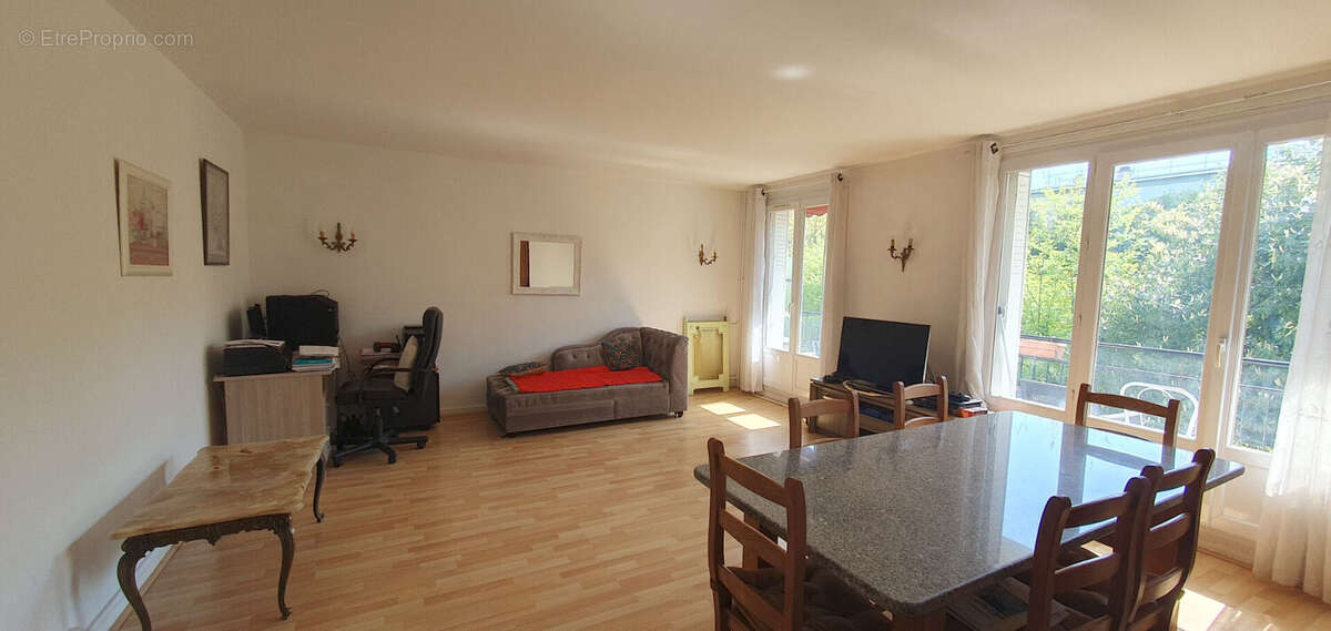 Appartement à L&#039;HAY-LES-ROSES