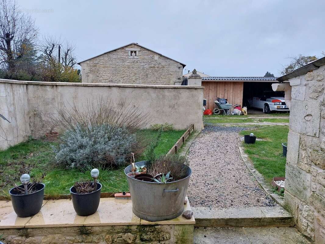 Maison à JONZAC